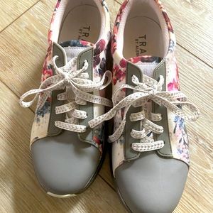 TraQ by Allegra tracking shoes sz 39